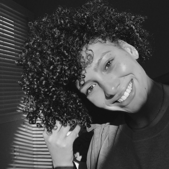 Meet your Posher, Jadyn - Picture 3 of 4